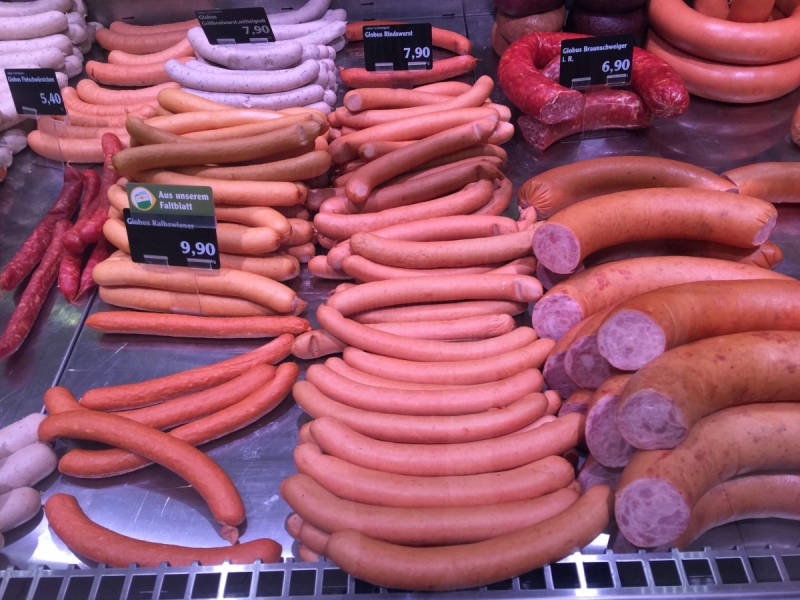 charcuterie-COTIGNAC-min_sausages_meat_butchery-1069321